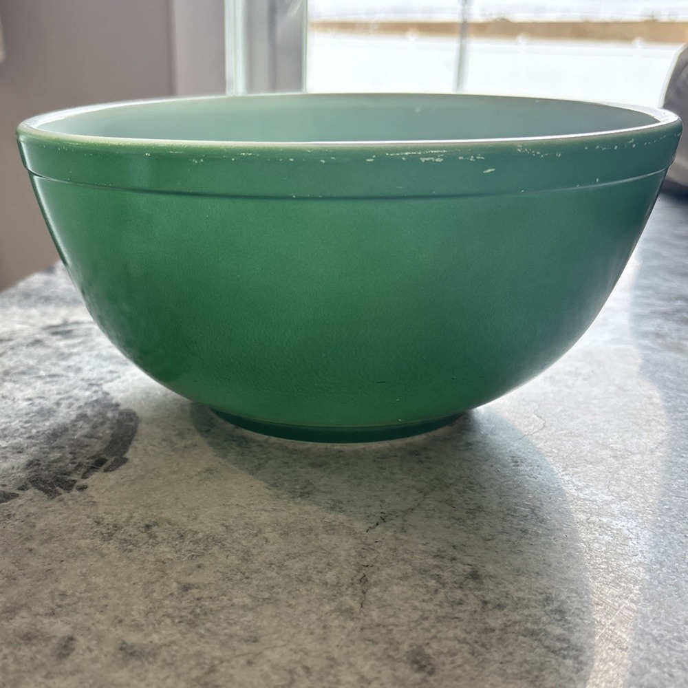 Vintage 1940s Pyrex Primary Green Mixing Bowl No Number TM REG 2.5 Qt